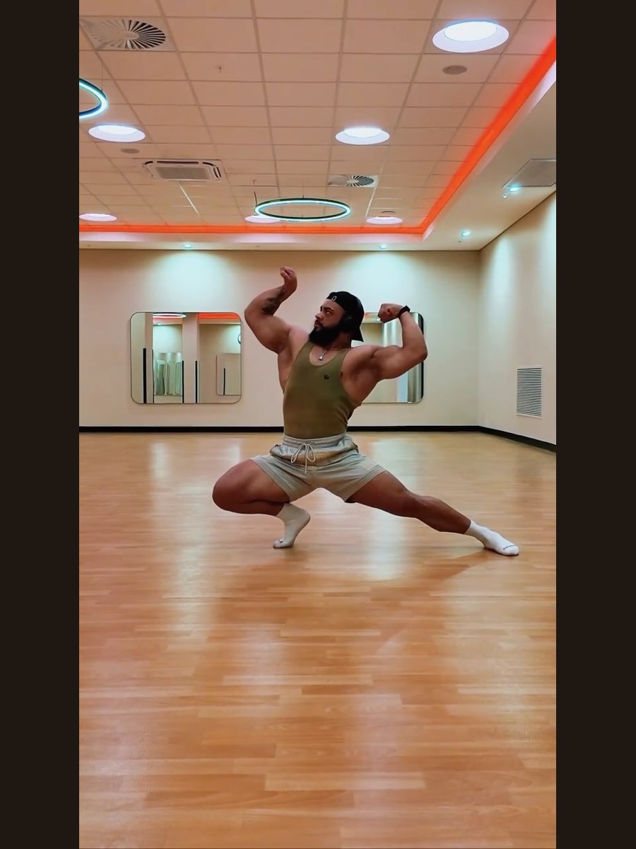 Theuns working on his own posing routine in a studio, 4 of 4